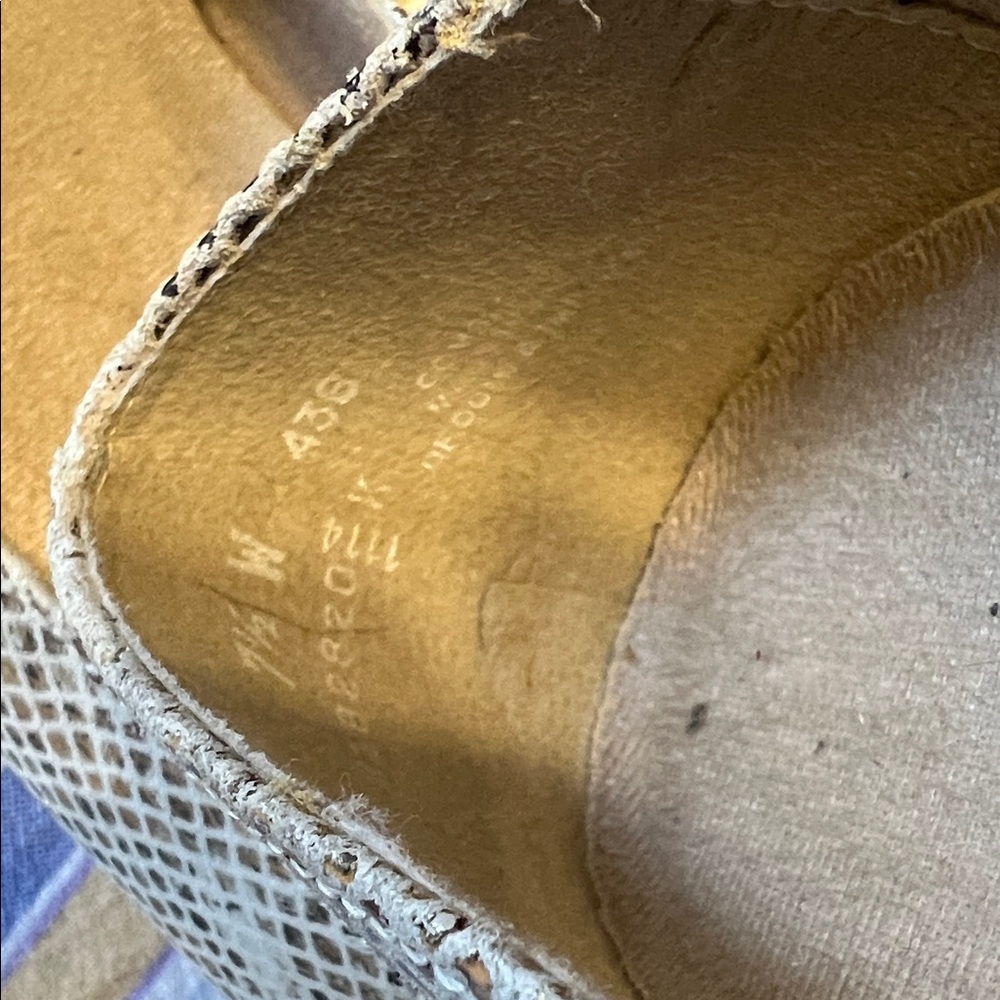 Munro Women's Textured Cream and Brown flats size 7.5 W - Picture 6 of 7